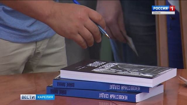 Писатель Баир Иринчеев подарил новые экспонаты Национальному музею Карелии