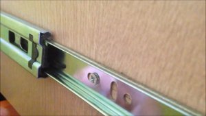 Как вытащить ящик с телескопических направляющих