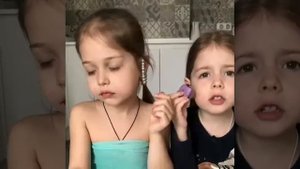 Дети кушают