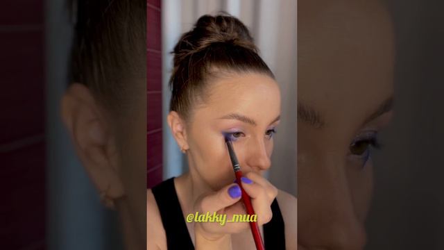 1. Видео урок. Макияж для себя. Цветные СМОКИ. С использованием косметики SHIK. Цветные тени 7 Days