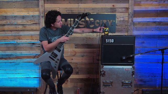 Gibson Dave Mustaine Flying V Explorer Demo at Music City Canada смотреть онлайн