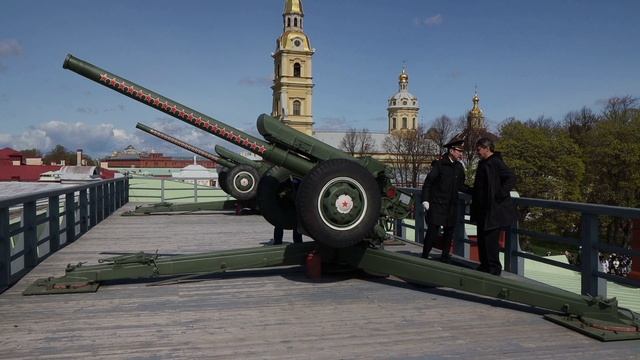 Полуденный выстрел Александра Домогарова в честь своего 60-ти летия. Петропавловская крепость. СПб.