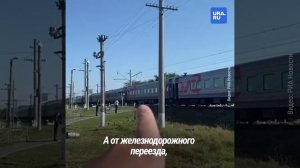 Поезд протаранил фуру с пивом