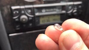 Замена лампочки подсветки блока кондиционера Mercedes benz w 210