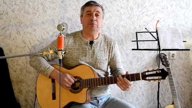Жёлтый цыплёнок апрель