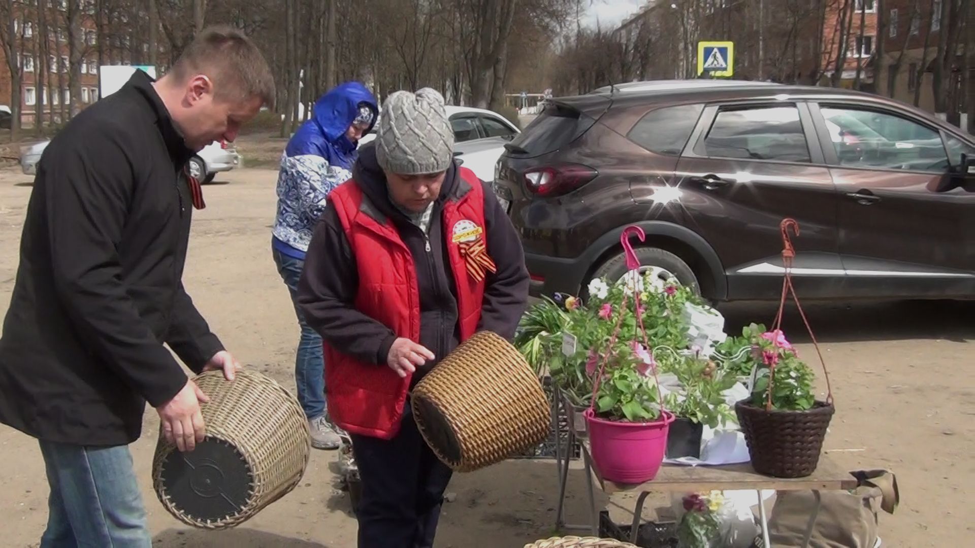 Ярмарка выходного дня прошла в конце апреля у ТЦ Космос.mp4