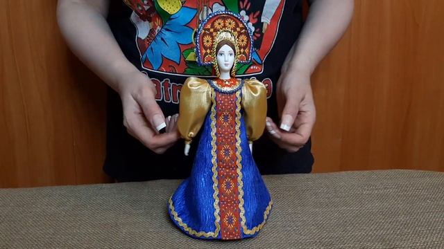 Народная кукла в кокошнике На прогулке