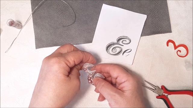 Как сделать именную брошь букву из бисера ручной работы, мастер класс. DIY