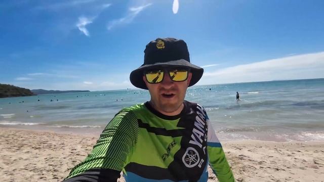 Не купаемся в Паттайе! Классный чистый военный пляж Sai Kaew Beach с обезьянами и варанами.