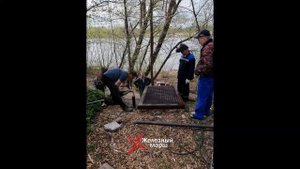 Металлическая лестница для спуска к Москве реке