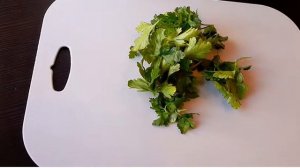 Салат с крабовыми палочками,омлетом и копченым сыром.Вкус вас удивит!!!