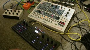 Roland SH-32 returns!