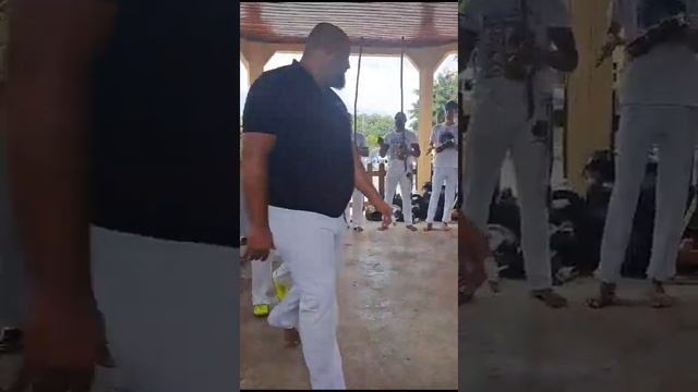 Mestre Curumim Axé Iúna Capoeira