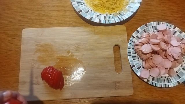 пицца на лаваше с сосисками запеченная в духовке  быстрого приготовления