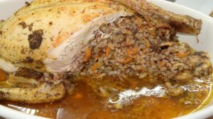 Курица, фаршированная гречкой и грибами. Курица с начинкой. Чем фаршировать курицу