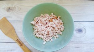 Салат Гнездо глухаря с копченой курицей