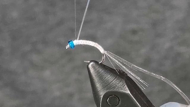 Мушка на омуля для летней ловли