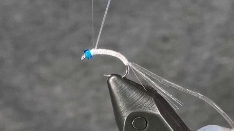 Мушка на омуля для летней ловли