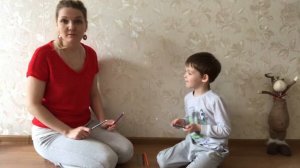 Пальчиковая разминка с карандашами.