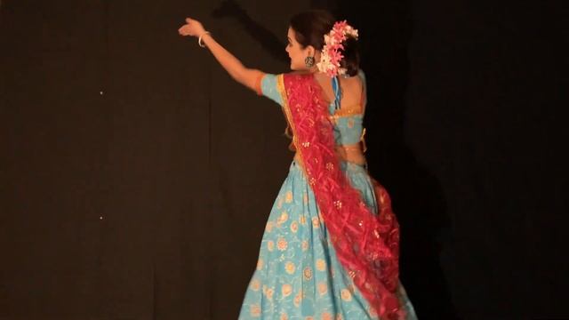 Bol Na Halke Halke | Dance Cover | Jhoom Barabar Jhoom | Semi-classical Dance | Archita Basak