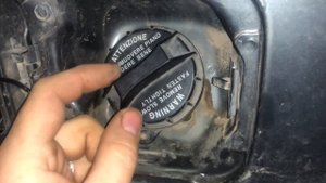 Шипит бензобак при открытой крышки на автомобиле Hyundai Accent
