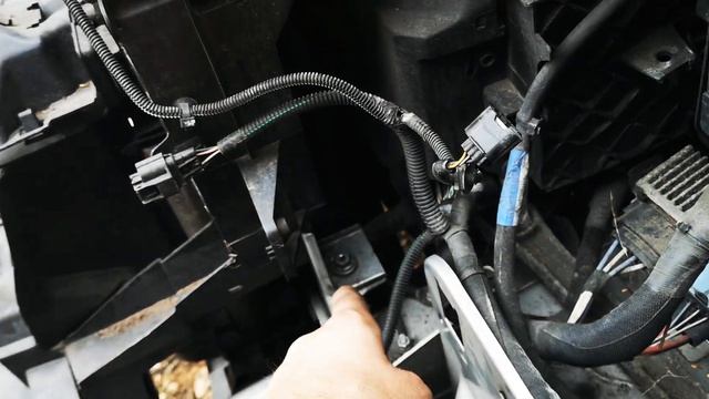 Alternator and auxiliary belt replacement - 1.6 CDTI Vauxhall Vivaro 2015 смотреть онлайн