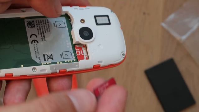 How to insert SIM and micro SD card in Nokia 3310 смотреть онлайн