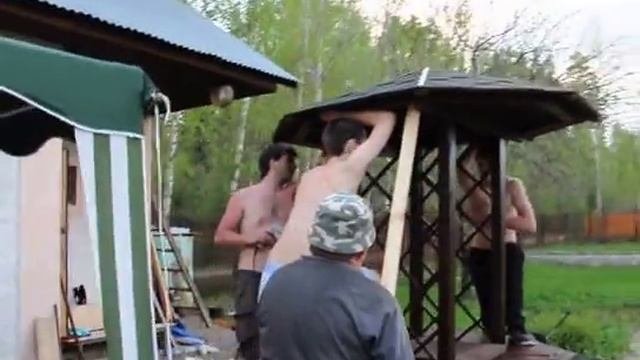 Ставим крышу колодца