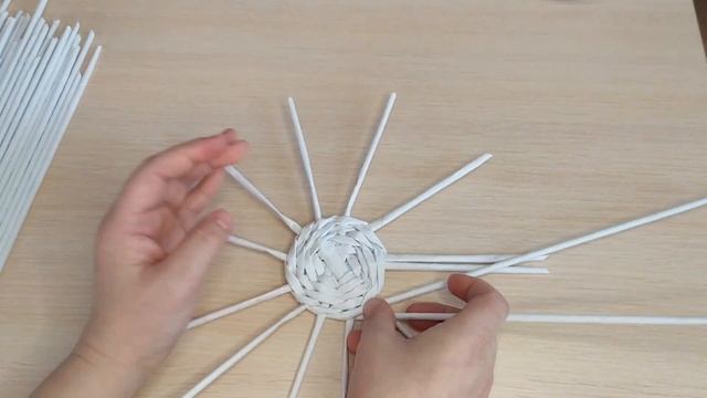 ПРОСТАЯ корзинка из бумаги СВОИМИ РУКАМИ. Как сплести корзинку ЛЕГКО и ПРОСТО