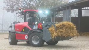Телескопический погрузчик T4512 Weidemann на конной ферме