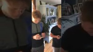 Современным детям дали послушать аудио кассеты