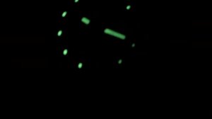 как долго светятся командирские часы в темноте ?