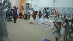 Танец со снежинками.  МР  Рожкова М.В. 2021  Младшая группа