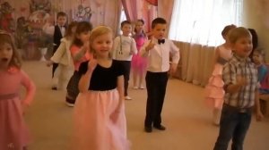 Танец "Далеко от мамы"