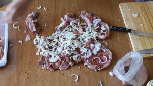 Шашлык из свиной корейки на кости.