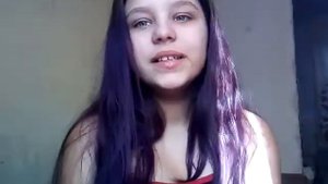 Покрасила волосы в фиолетовый