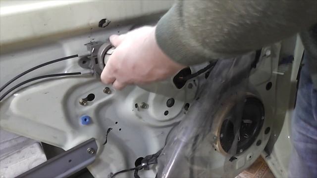 Nissan March ремонт замка двери