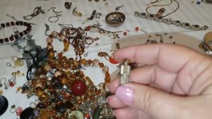 В секонд хенде купила мешок с бижутерией 1кг за $ 25. Обзор находок  с Second Hand shop