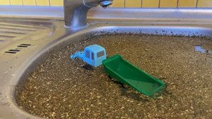 Автомобили тонут в болоте