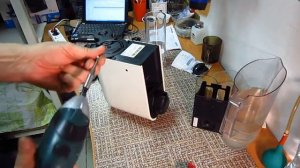 Капсульная кофеварка KRUPS XN350 - не прокалывает капсулу, кофе течёт мимо - стоимость ремонта