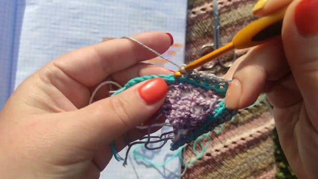 Мозаичное вязание крючком. Обучение -урок 4. Учимся вязать углом. смотреть онлайн