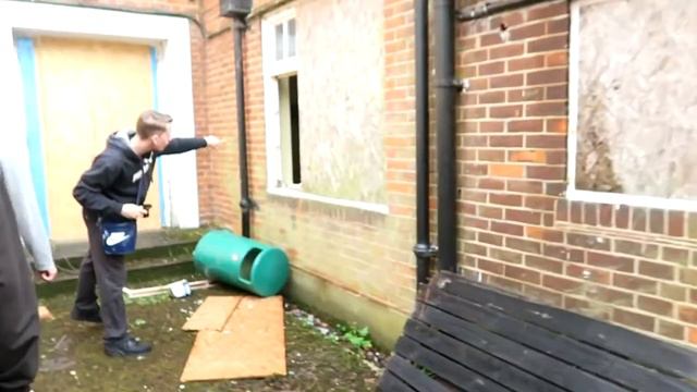 Американские Диггеры В заброшенной Школе смотреть онлайн