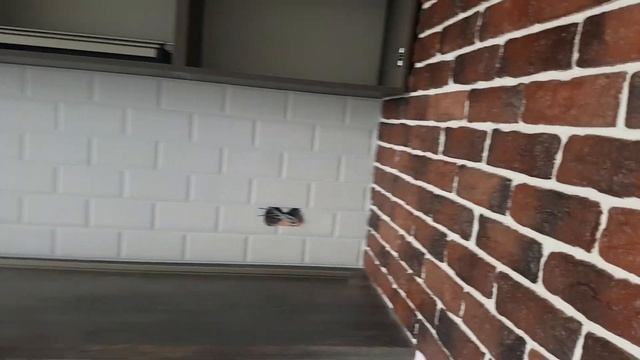 обои и декоративные кирпичики смотреть онлайн