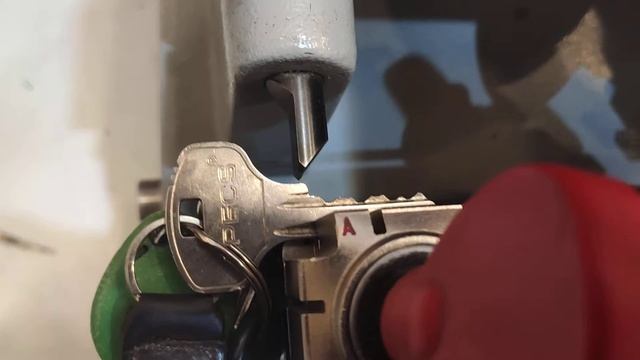 Изготовление ключей ,настройка под английский ключ .Apecs