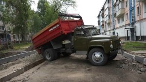 Самосвал САЗ-3507 на шасси ГАЗ 53-14 / An old Soviet GAZ-53 truck with a V8 petrol engine.