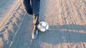 Пять способов, как обводить соперников на футболе⚽⚽⚽.