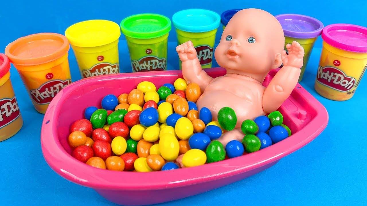 Восхитительные волшебные ванны l с радужным кинетическим песком и конфетами Skittles смотреть онлайн