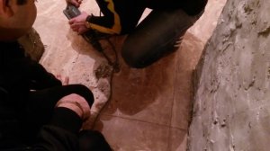 Сантехники - лучшие "друзья" плиточника))) Или как определить протечку трубы под плиткой!