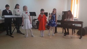 "Белый, синий, красный" - сл. и муз. С.Смирновой