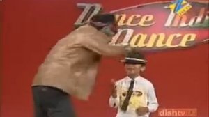 7 летний мальчик танцует под Майкла Джексона1